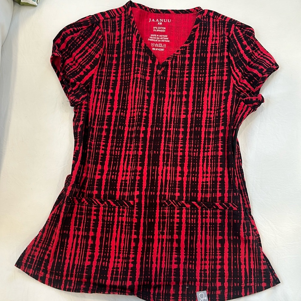 Jaanuu scrub top